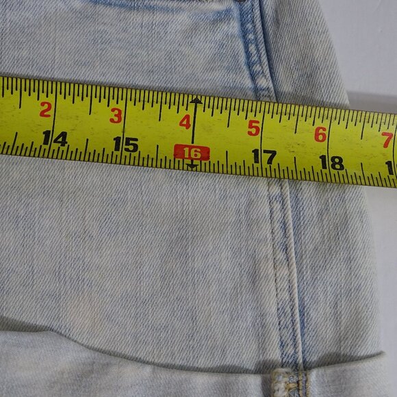 Old Navy Boyfriend Cuffed Denim Jean Shorts Women Size 6 Light Acid Wash - Picture 8 of 11